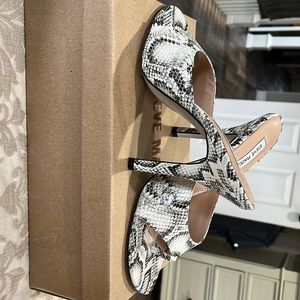 Steve Madden heels- never worn